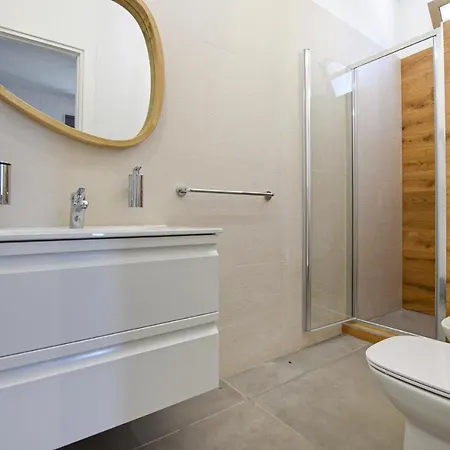 2 Bedroom Lovely In *